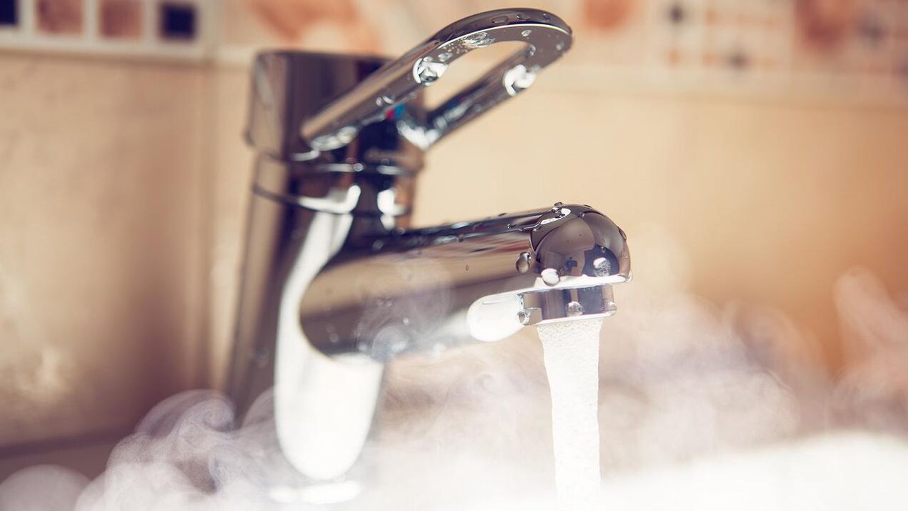 grifo de agua caliente para vaporizar el pene antes del agrandamiento con refresco