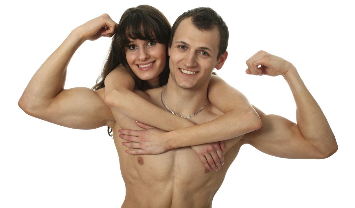 mujer con un hombre con agrandamiento del pene