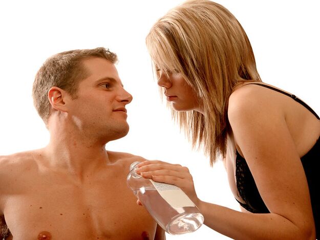 Debes utilizar aceite de masaje durante el ejercicio para agrandar tu pene.