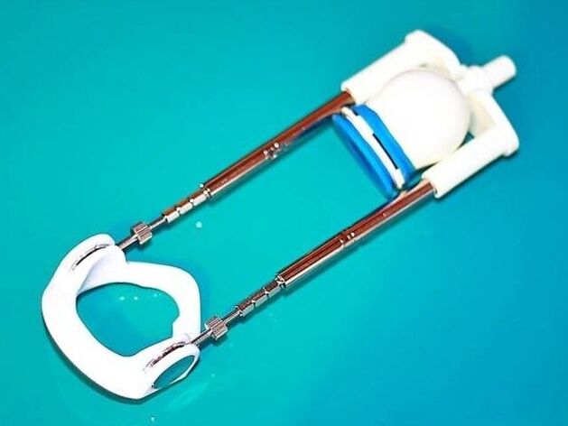 Para alargar el falo, puede utilizar un dispositivo especial un extensor.